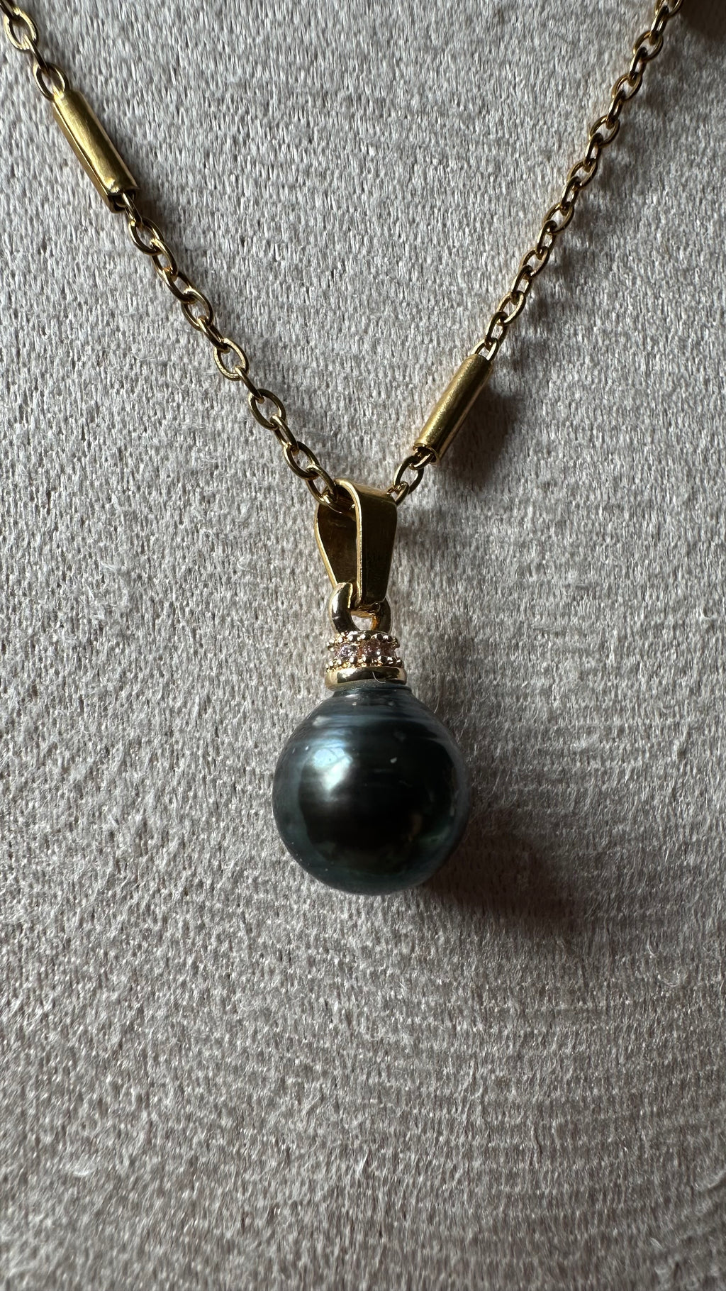 Collier Raina
