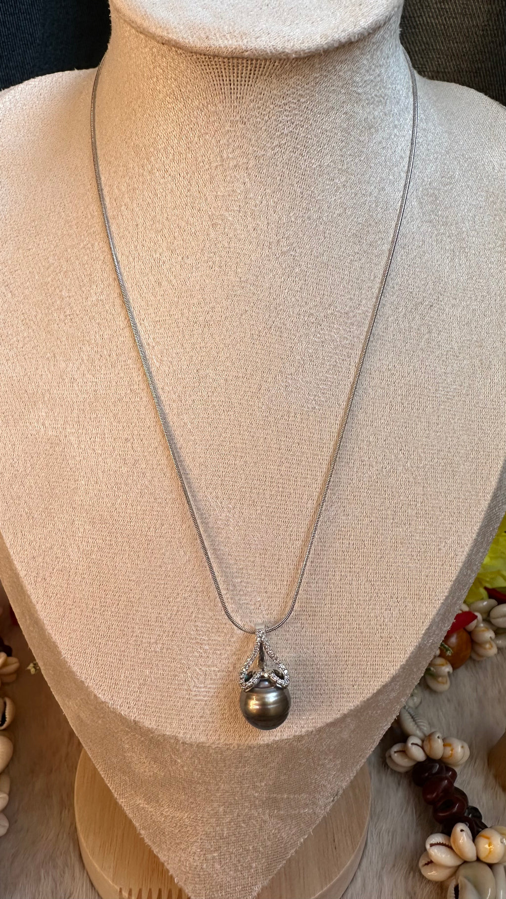 Collier Vainui